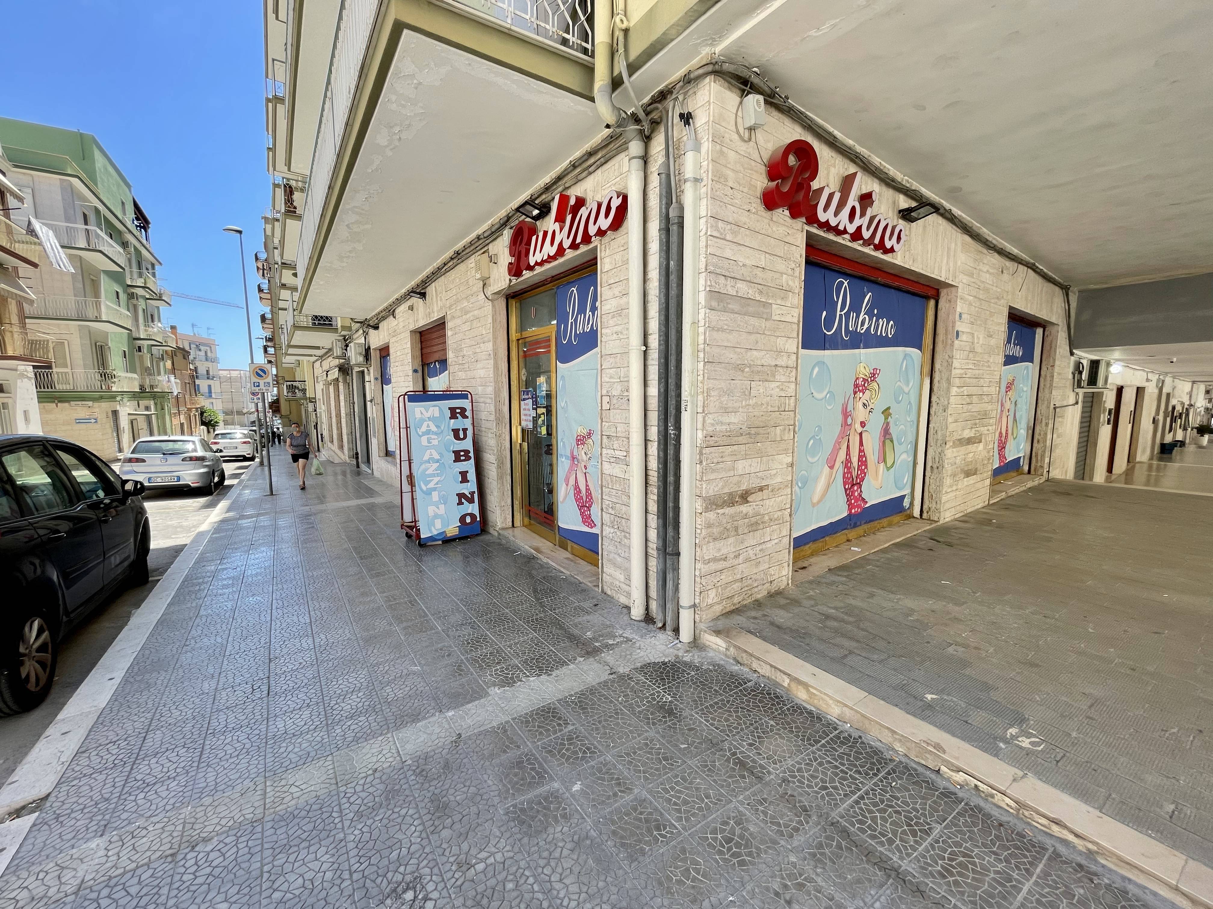 Magazzini Rubino — Esterno negozio storico Manfredonia
